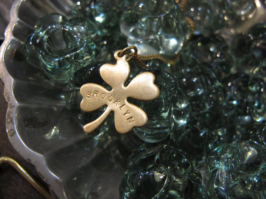 White Clover Necklace in 18K Gold Plate