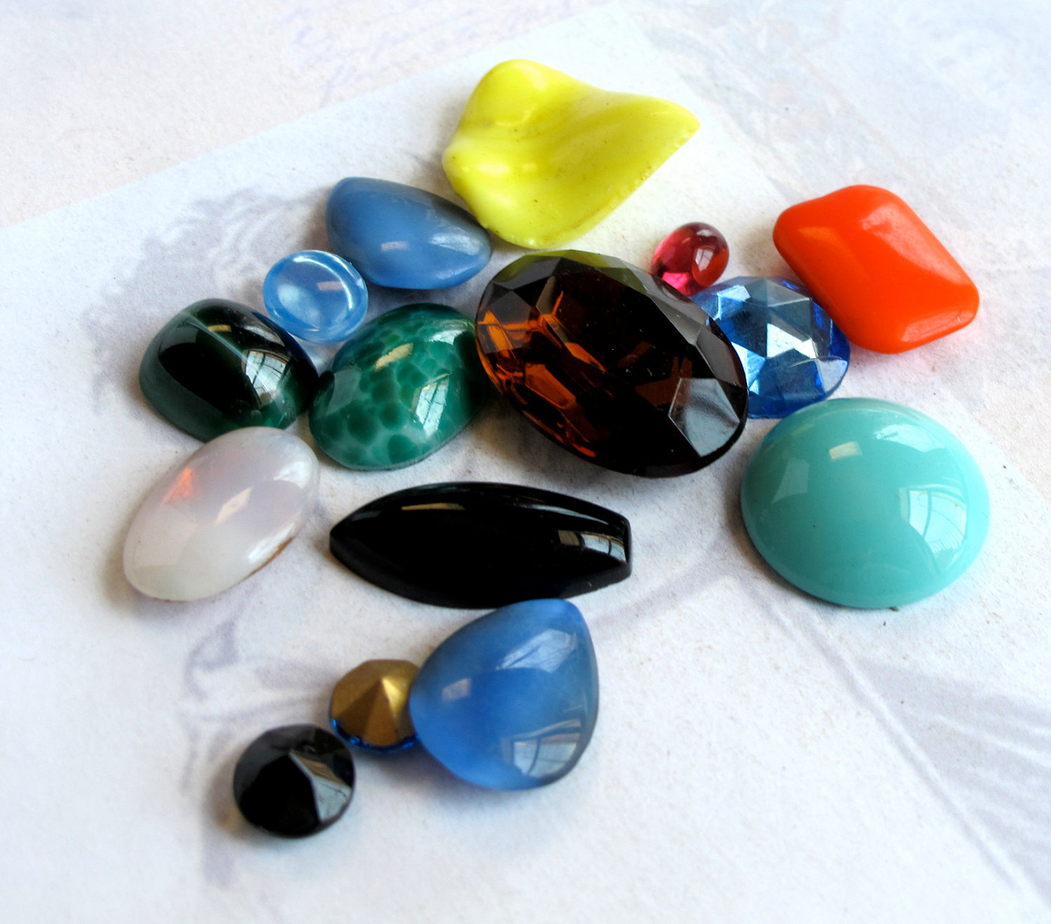 Random Assortment Of Vintage Glass Cabochons and Beads