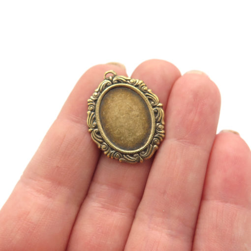 oval cabochon finding pendant -